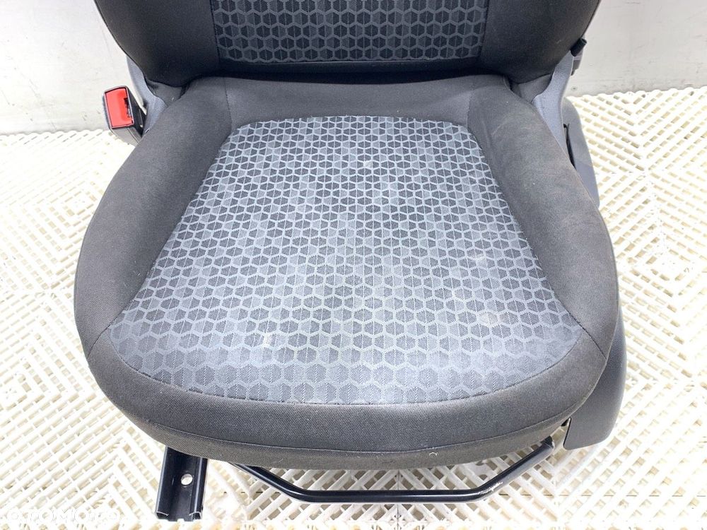 FOTEL LEWY PRZÓD  OPEL CORSA E (X15) 2014 - 2022 1.4 (08, 68) 66 kW [90 KM] benzyna 2014 - 2022 - 3