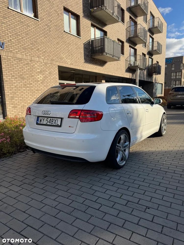 Audi A3 Sportback 2.0 TDI DPF S tronic S line Sportpaket - 12