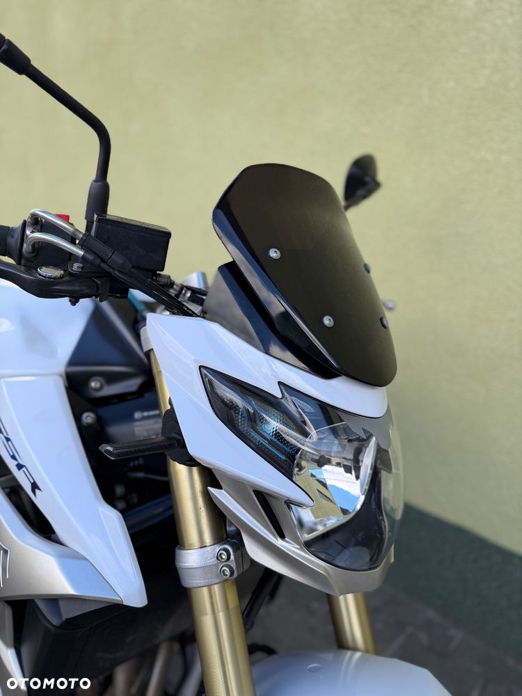 Suzuki GSR - 2