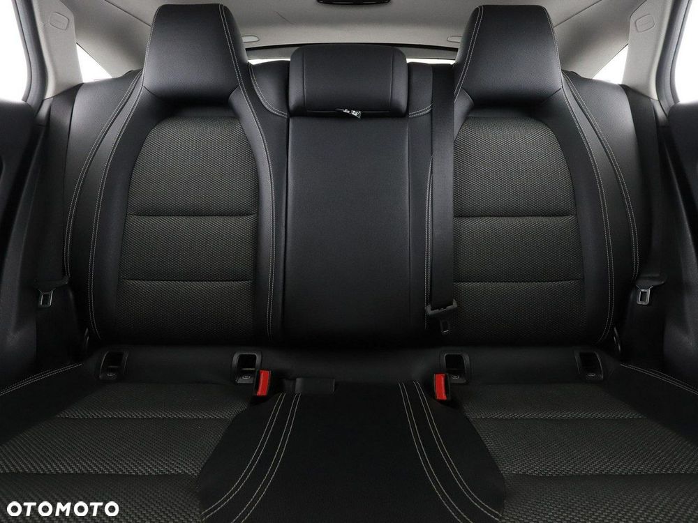 Mercedes-Benz CLA 180 d 7G-DCT - 19