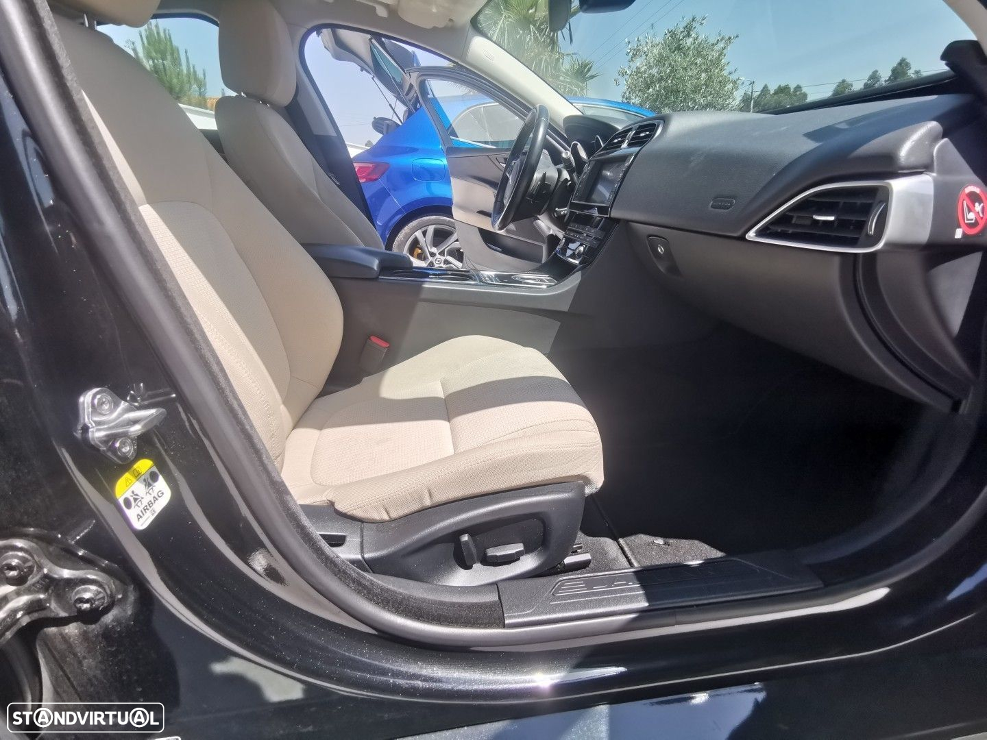 Jaguar XE 2.0 D Prestige Aut. - 16