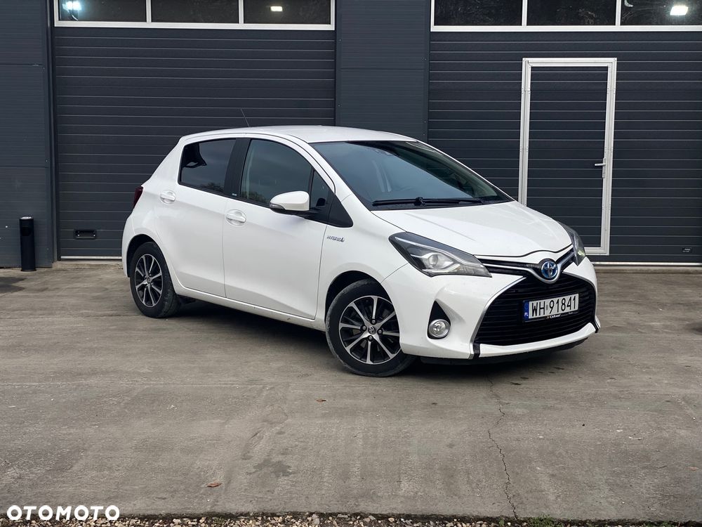 Toyota Yaris Hybrid 100 Premium - 3