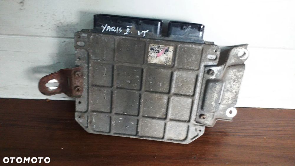 Komputer sterownik silnika Toyota Yaris II 1.3 B 89661-0D310 - 1