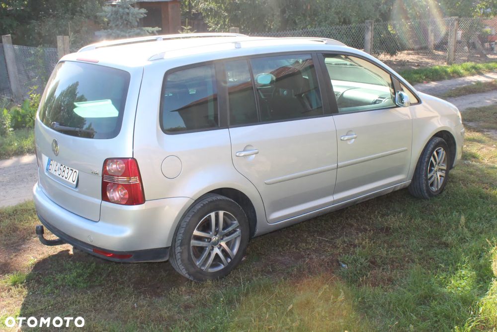 Volkswagen Touran - 4