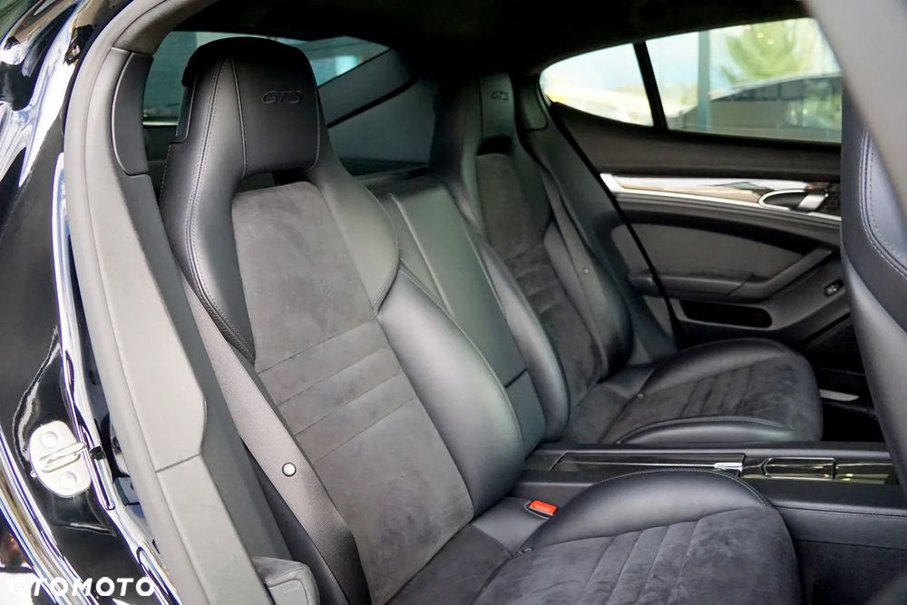 Porsche Panamera GTS PDK - 25