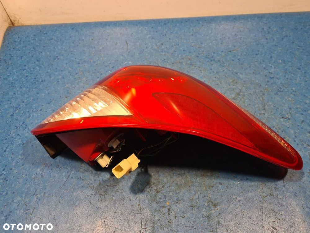 TOYOTA RAV4 III LAMPA TYŁ PRAWA ZEWNĘTRZNA - 5