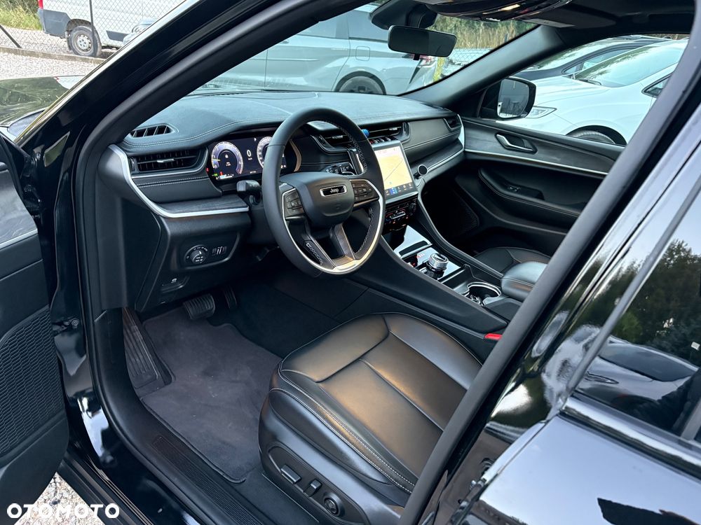 Jeep Grand Cherokee - 15