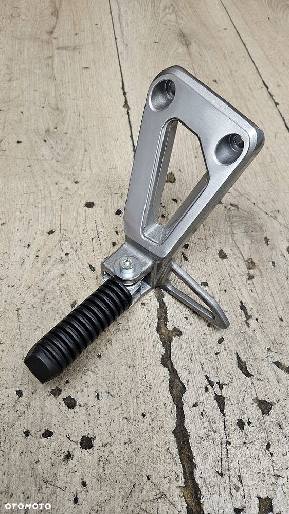 Set podnóżek pasażera Lewy Suzuki Bandit 1200 (96-00)  43700-27E50-000 - 4