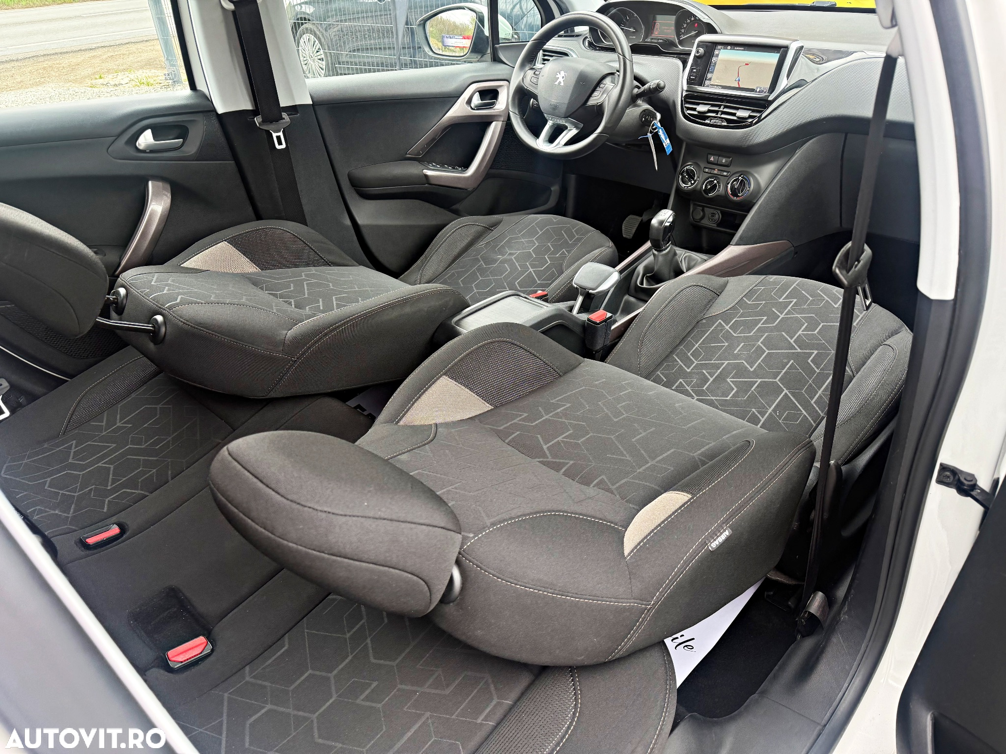 Peugeot 2008 1.6 e-HDi FAP STT Allure - 20