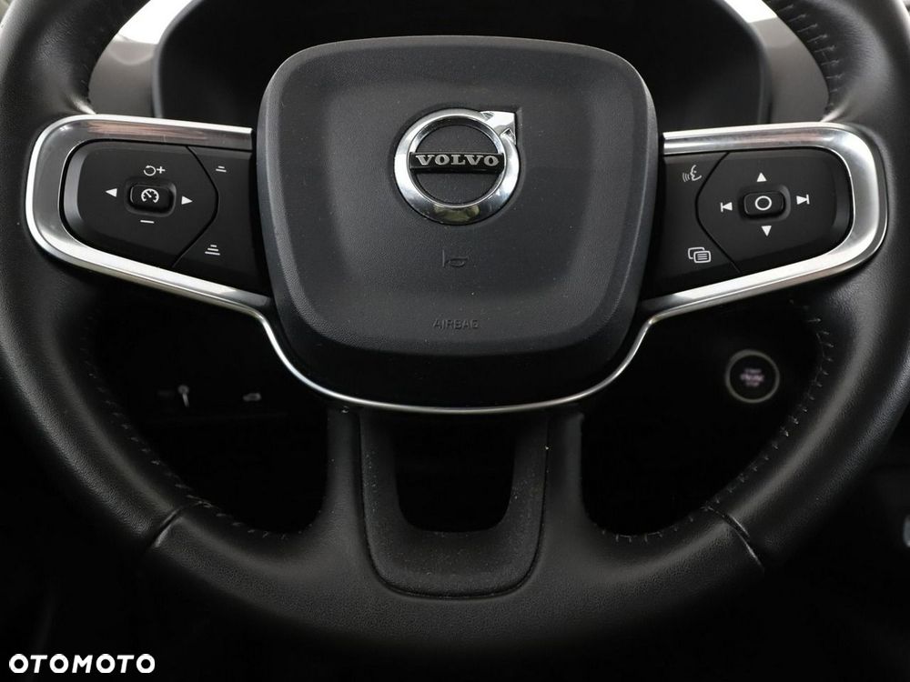 Volvo XC 40 T3 Momentum - 22