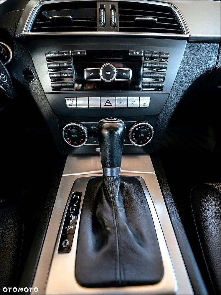 Mercedes-Benz Klasa C 180 BlueEFFICIENCY 7G-TRONIC Avantgarde - 27