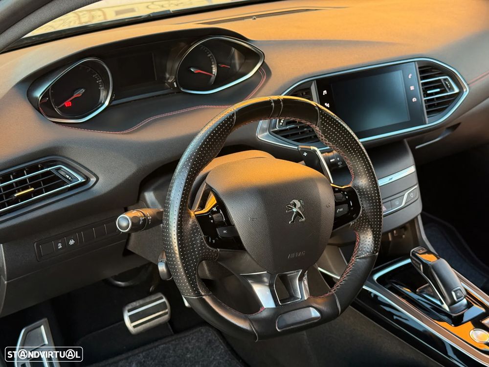 Peugeot 308 1.2 PureTech GT Line EAT8 - 32
