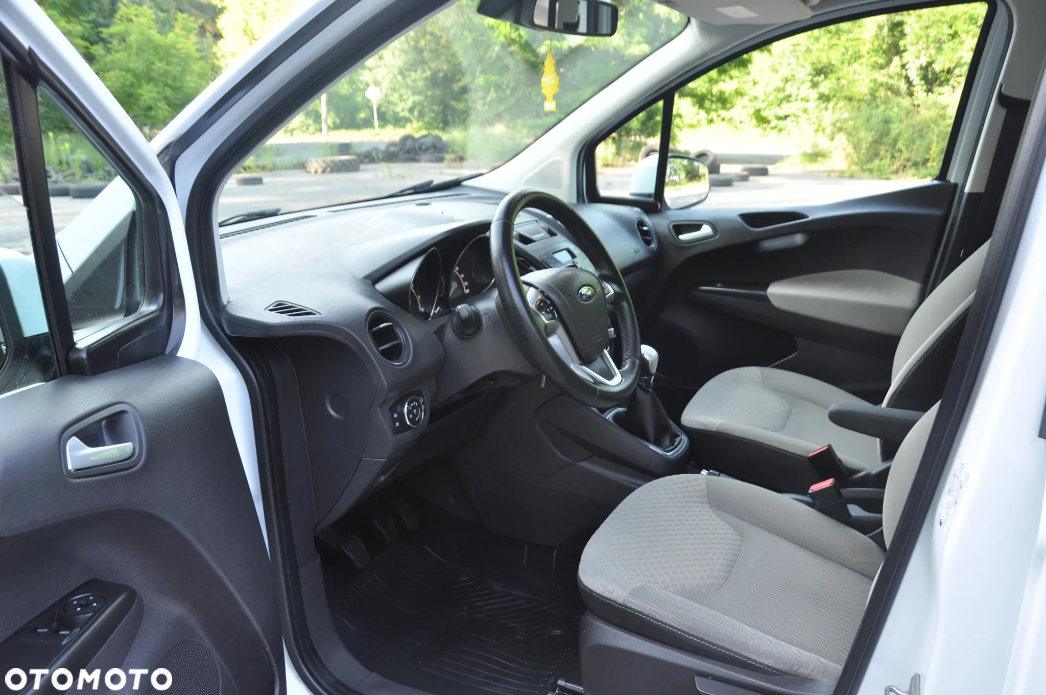 Ford Tourneo Courier - 27