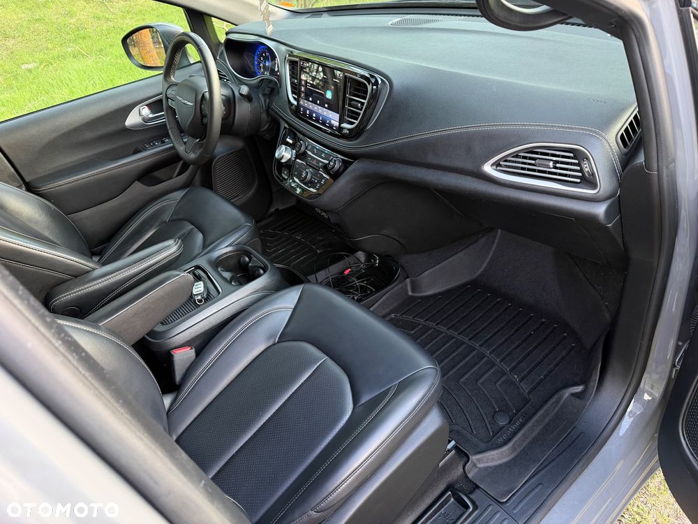 Chrysler Pacifica - 35