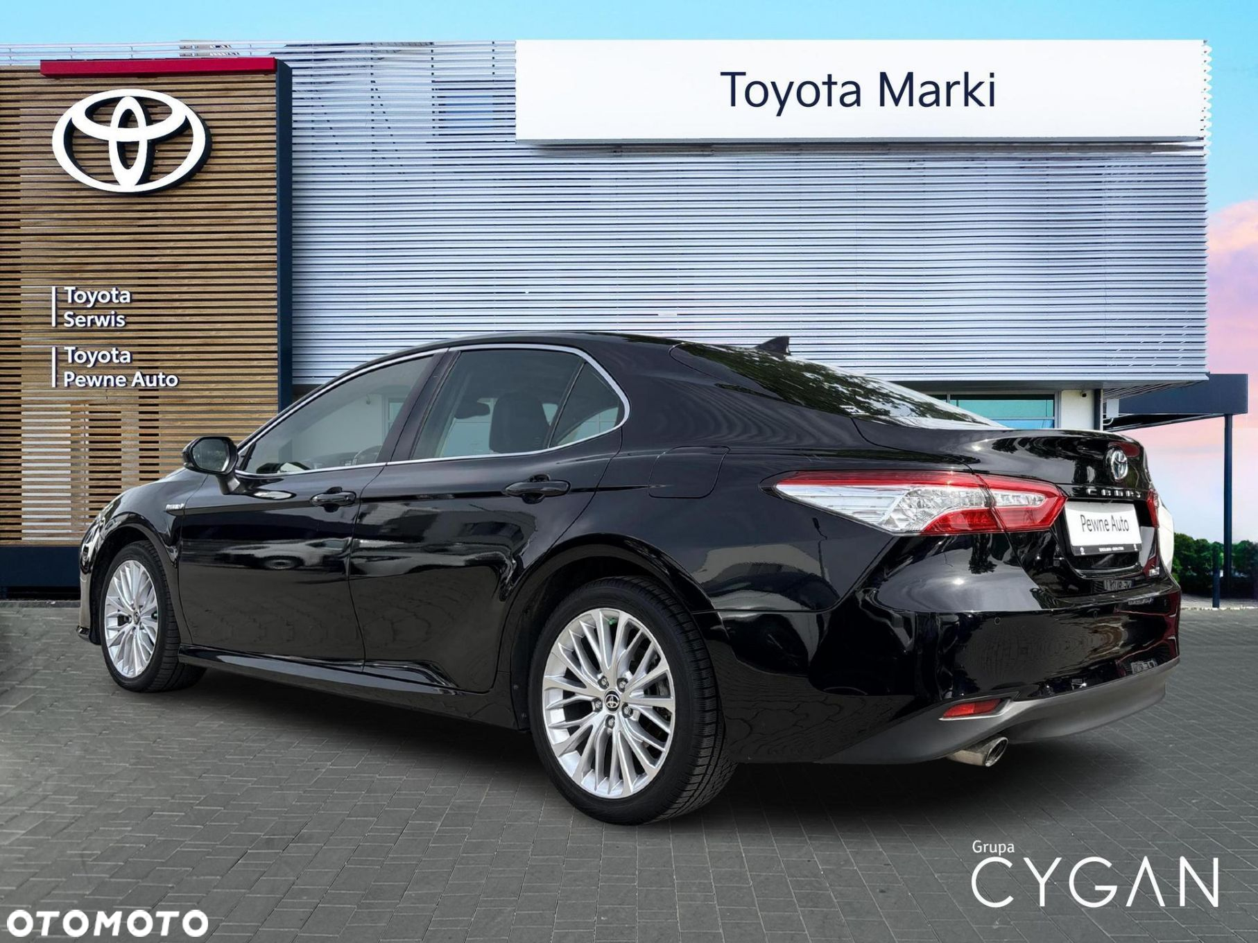 Toyota Camry - 3