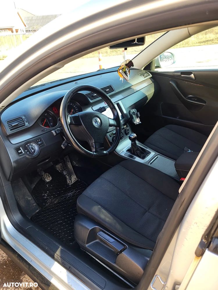 Volkswagen Passat 1.9 TDI DPF Trendline BlueMotion - 6