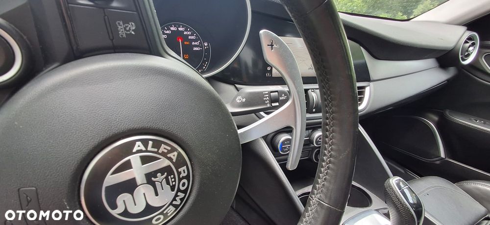 Alfa Romeo Giulia 2.2 AT8-Q4 Veloce - 16