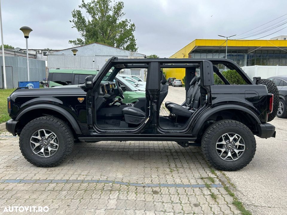 Ford Bronco - 9