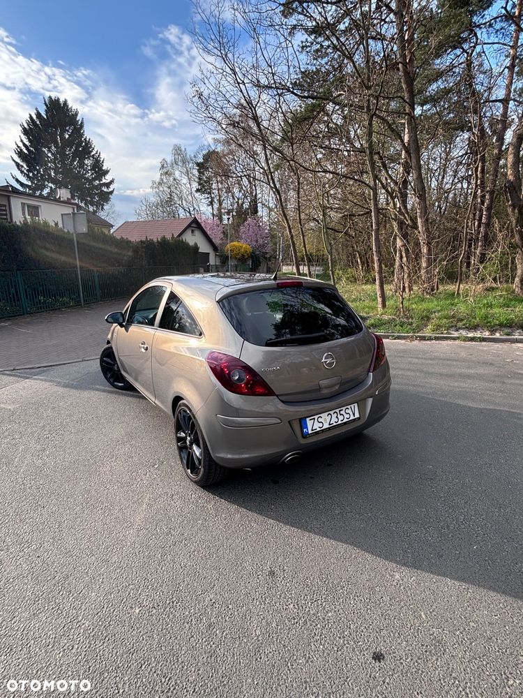 Opel Corsa 1.4 16V Color Edition - 4