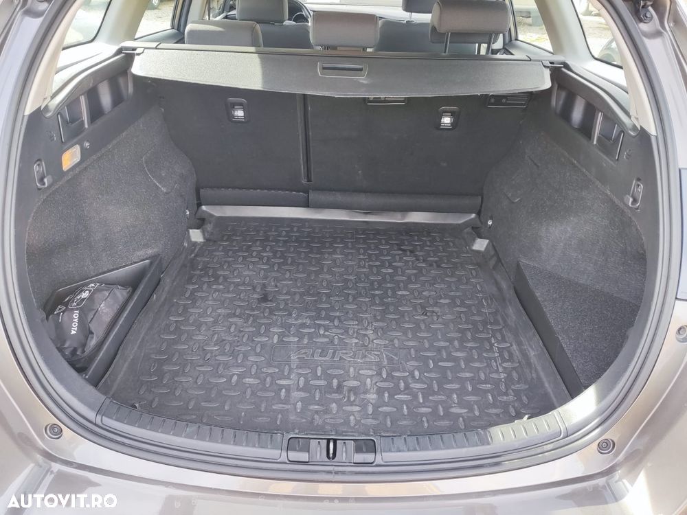 Toyota Auris 1.8 L VVT-i TS Hybrid Sol+ - 5