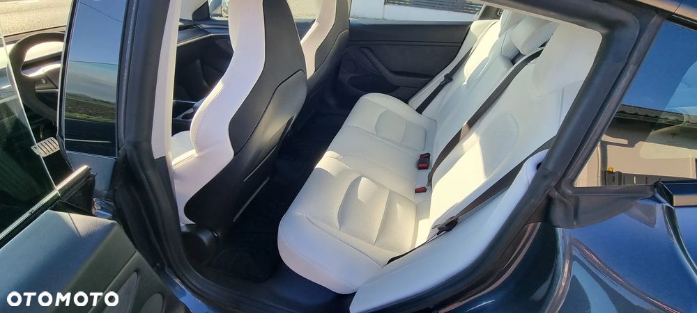 Tesla Model 3 - 6