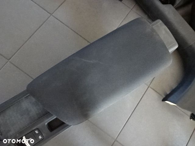 Tunel środkowy Renault Megane IV Sedan - 4