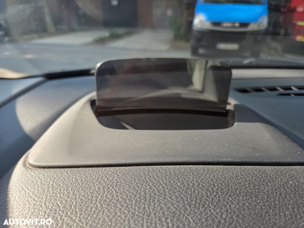 BMW Seria 2 218d - 14