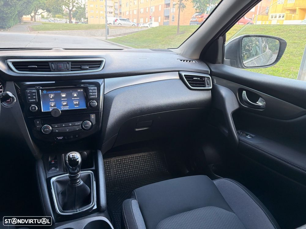 Nissan Qashqai 1.2 DIG-T N-Connecta RS 18 - 23