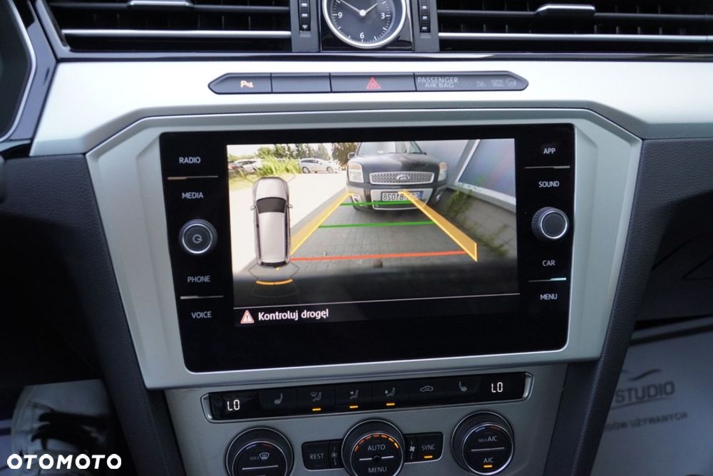 Volkswagen Passat - 13