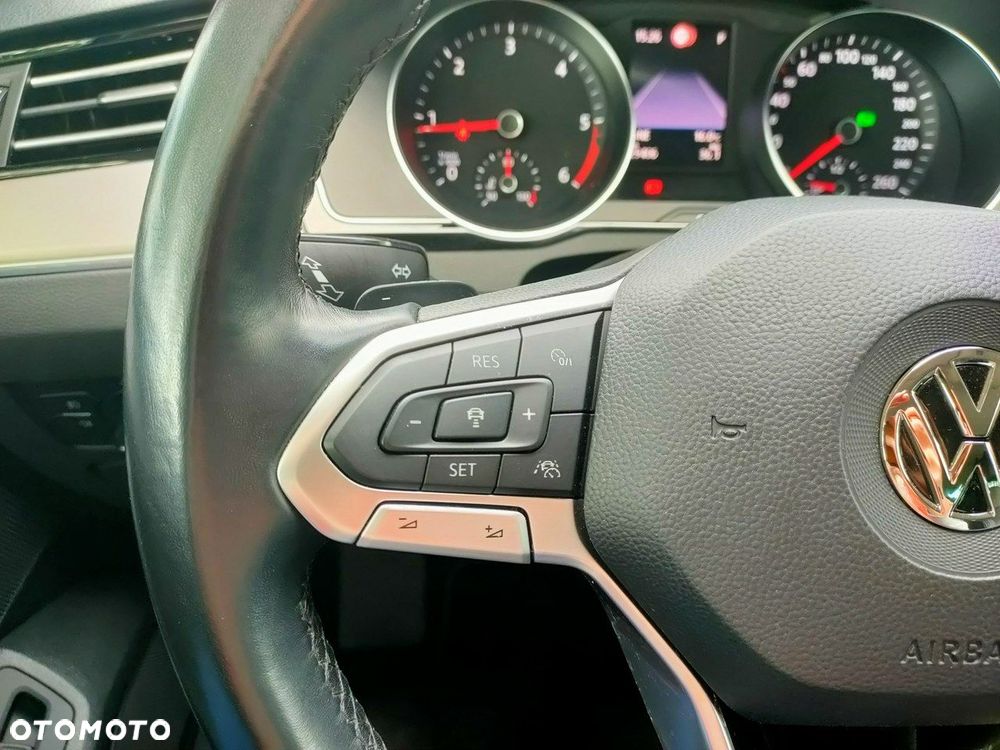 Volkswagen Passat - 26