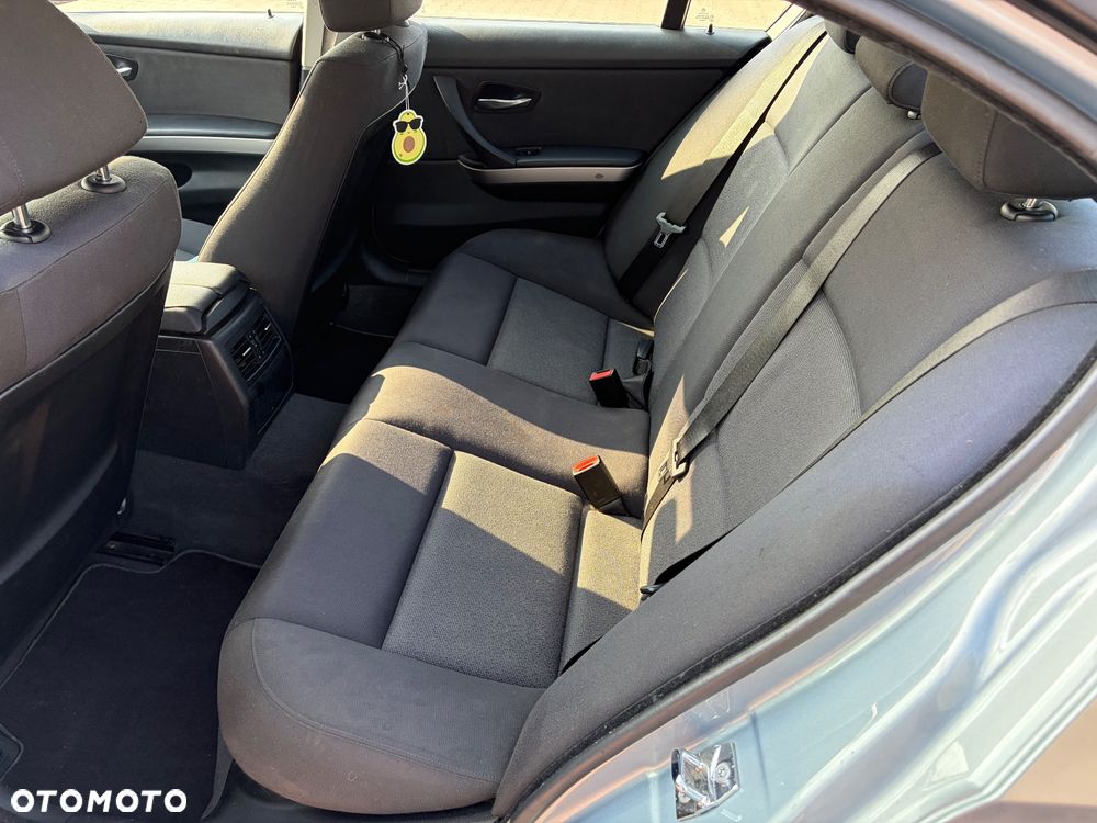 BMW Seria 3 318d DPF - 11
