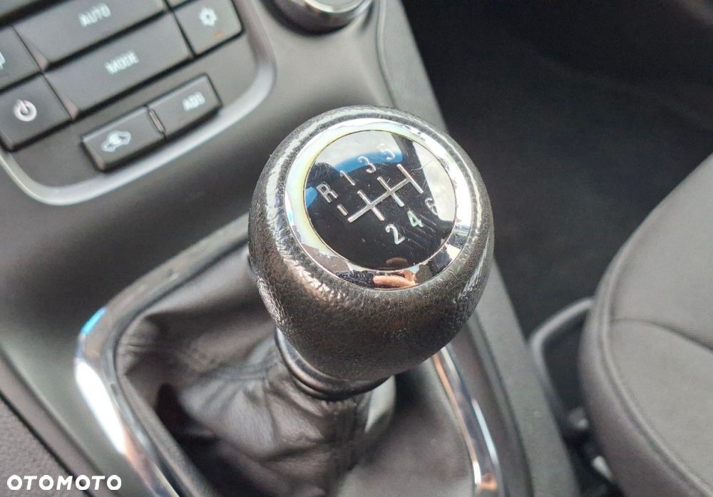 Chevrolet Orlando - 28