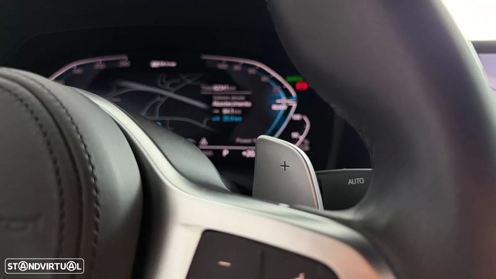 BMW 330 e Edição Desportiva M Auto - 22