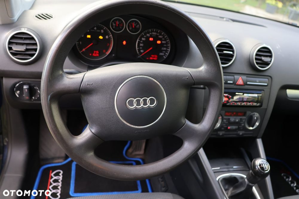 Audi A3 3-drzwiowe 1.6 Attraction - 12