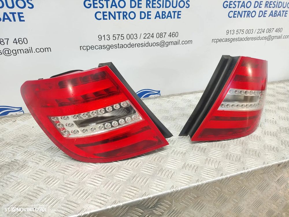 Farolins Tras Traseiros Esquerdo Direito Originais LED Mercedes Benz Classe C W204 Facelift Carrinha Station 2048206564 2048206264 2007 - 2014 - 2