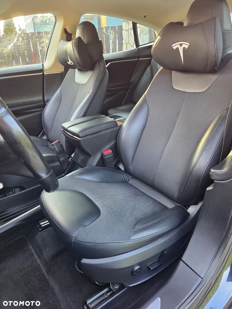 Tesla Model S 85 D - 26