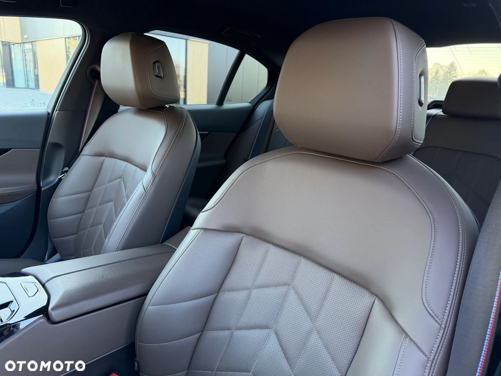 BMW Seria 5 ver-520d-xdrive-mhev-m-sport - 29