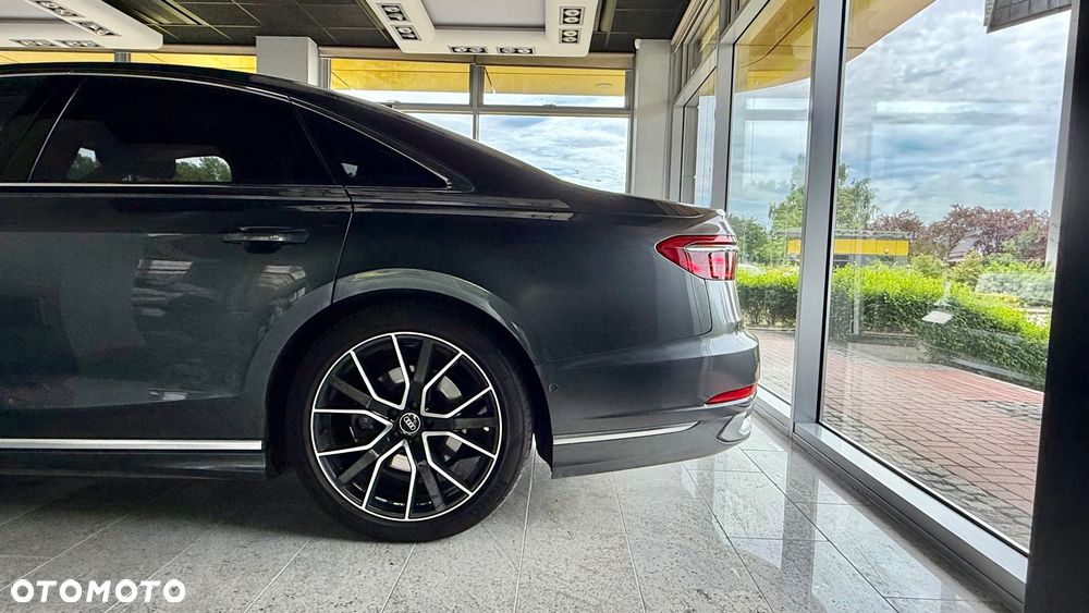 Audi A8 - 40