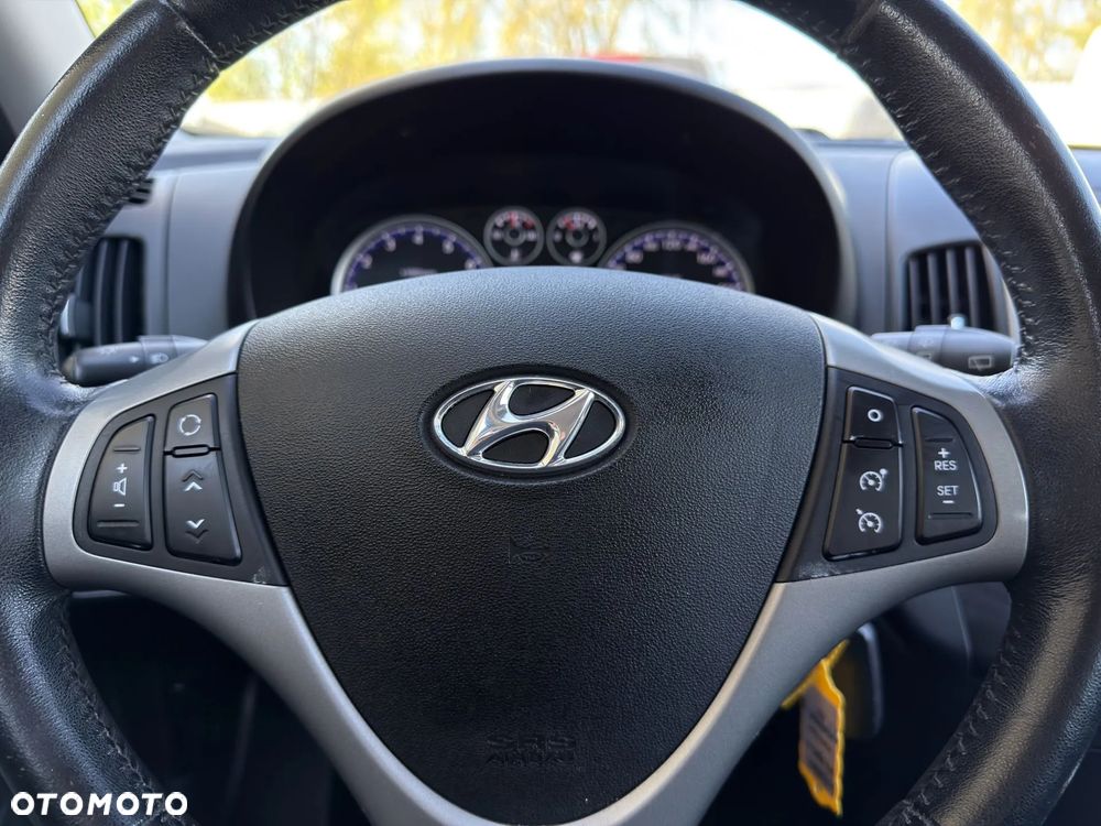 Hyundai i30 1.6 Comfort EU5 - 18