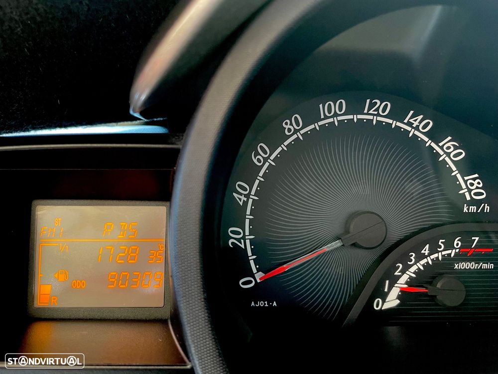 Toyota iQ 1.0 VVT-i Essential+AC - 28