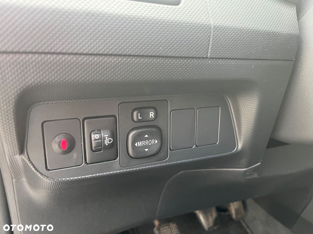 Toyota Auris 1.33 VVT-i Terra - 16