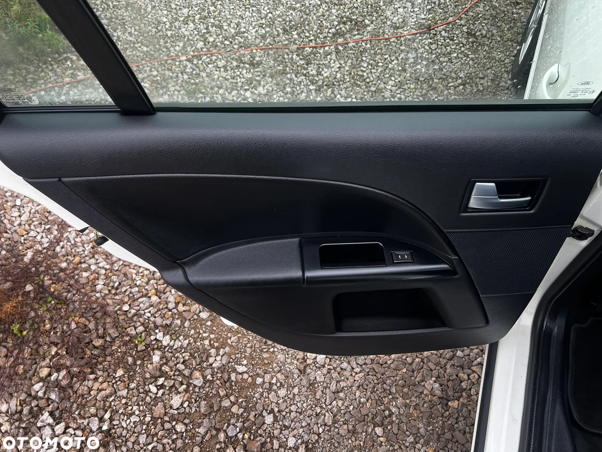 Ford Mondeo 2.0 Ambiente - 25