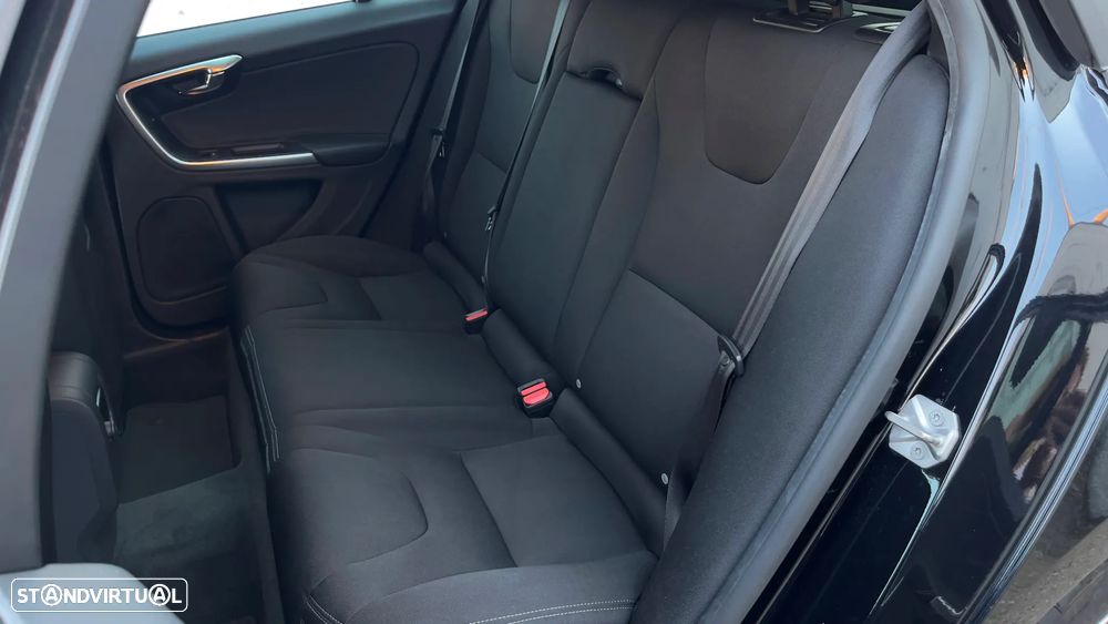 Volvo V60 DRIVe Momentum - 23