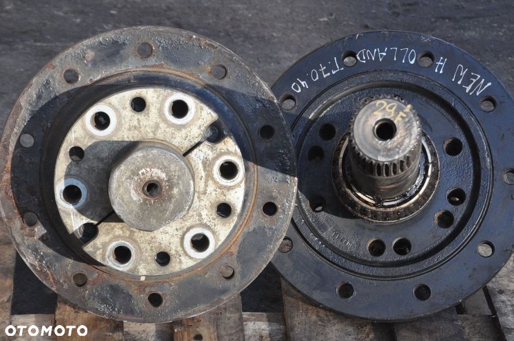 PÓŁOŚ PÓŁOŚKA WAŁEK Case Puma  NEW HOLLAND T7040 - 4