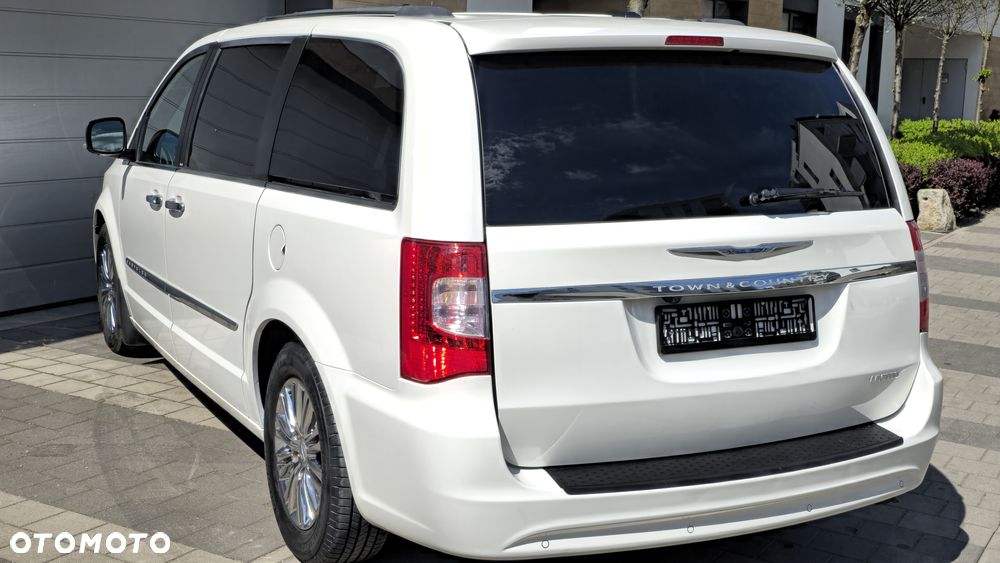 Chrysler Town & Country 3.6 Limited - 7
