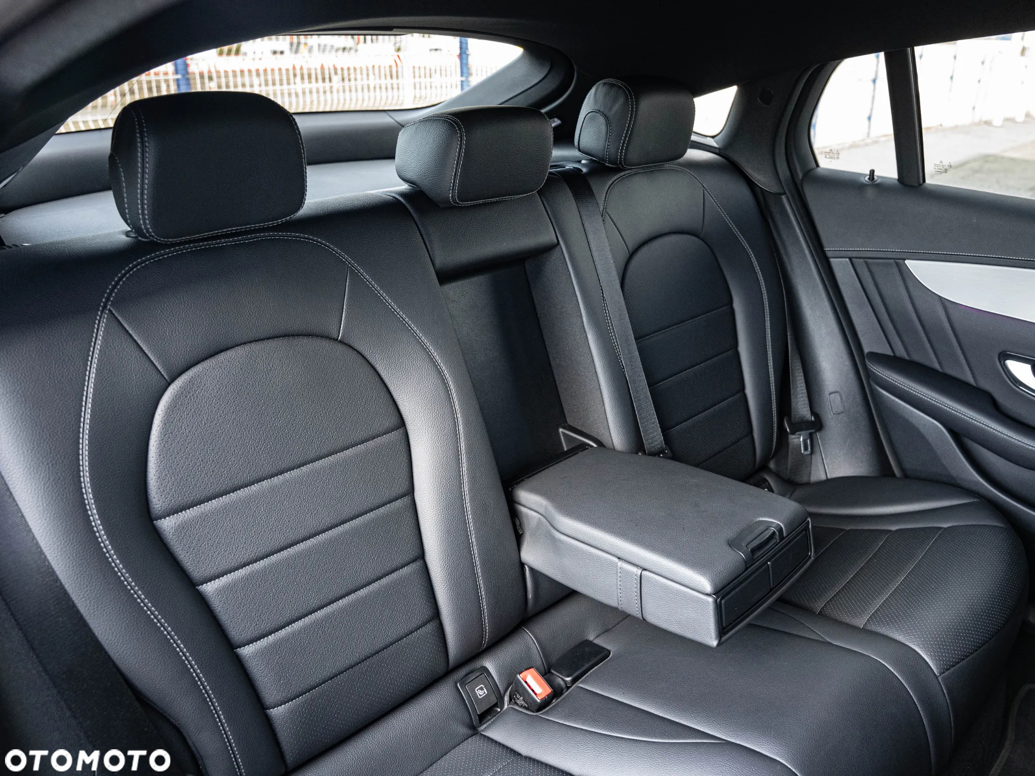 Mercedes-Benz GLC 200 d 4Matic 9G-TRONIC AMG Line Plus - 28
