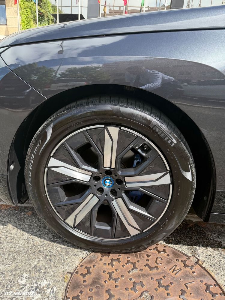 BMW iX xDrive 40 Pack Desportivo - 9