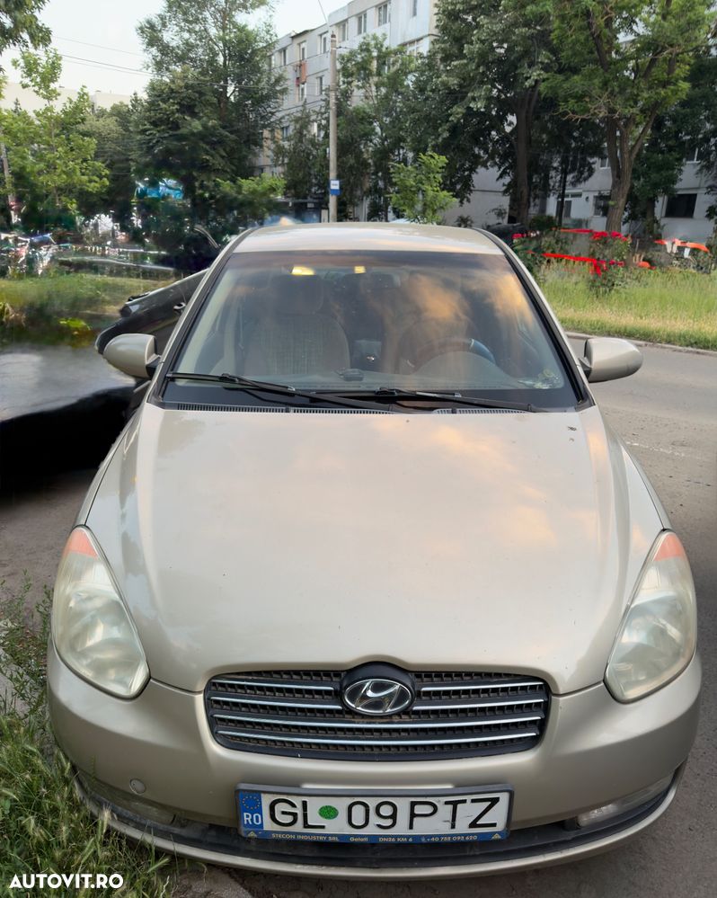 Hyundai Accent MC 1.5 CRDI 4DR GL COMFORT - 2