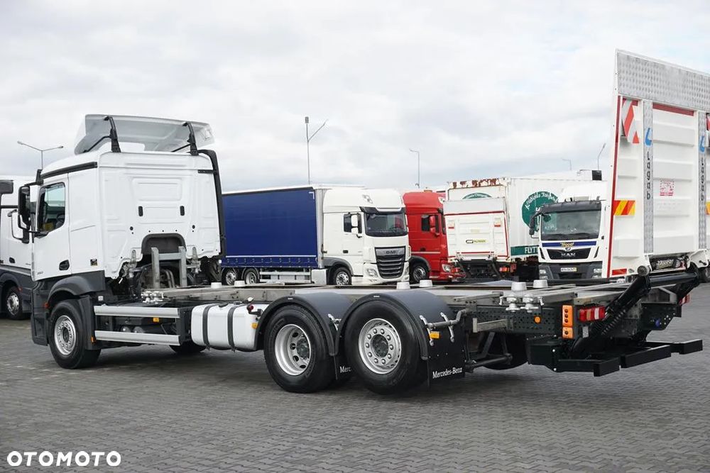 Mercedes-Benz / ACTROS / 2553 / ACC / E 6 / BDF + WINDA / 7.15 , 7.45, 7.82 M / OŚ SKRĘTNA / RETARDER - 38