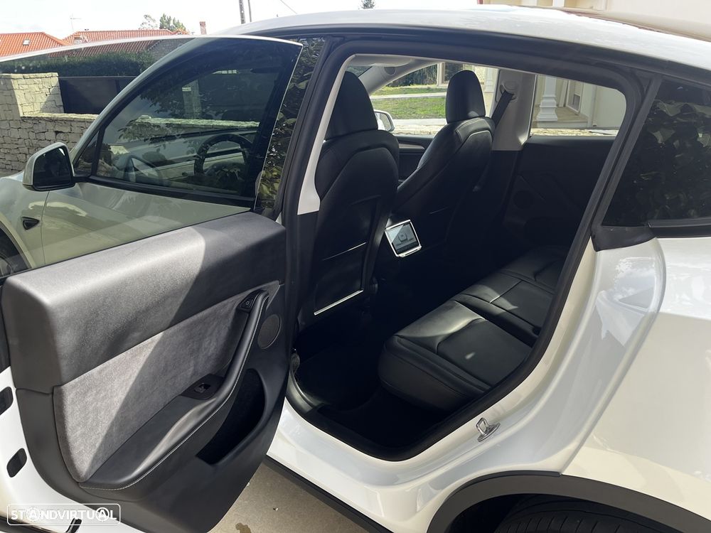 Tesla Model Y Standard RWD - 12